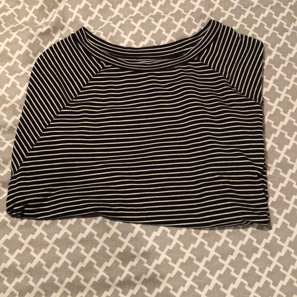 American Eagle Striped B&W t-shirt. Size S